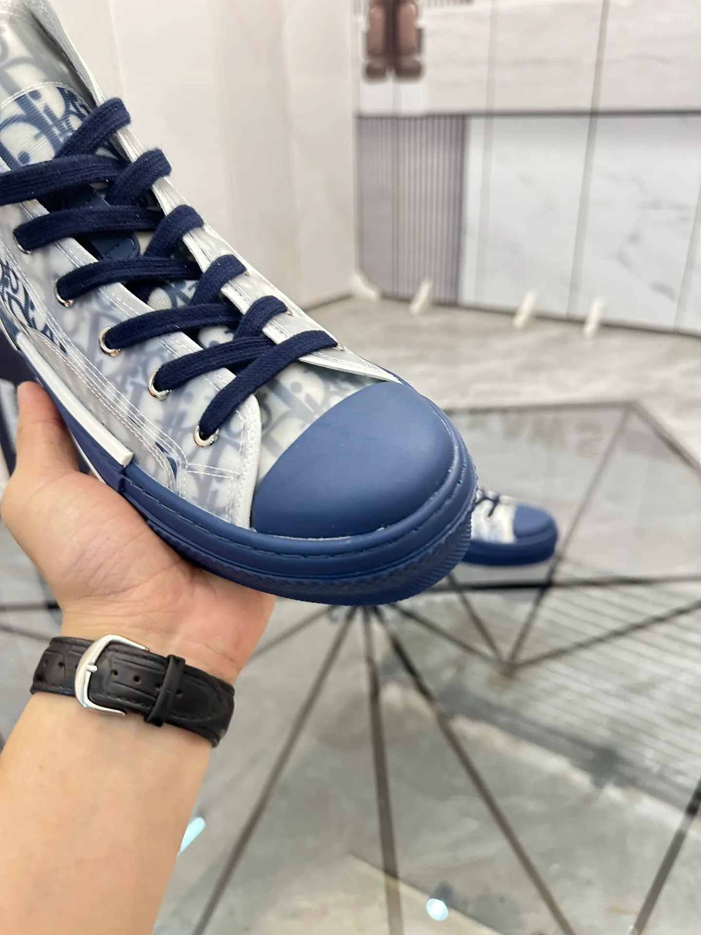 Selling men's shoes 💰: 💰P440¥ Product trademark: Dio* "Dior*" high-top casual shoes Regular size: 36-45 (can be customized to 46) Couple style B23 Product materials: Upper imported original fabric, breathable lining, original outsole. No.: 007